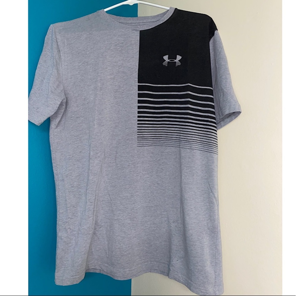 Medium Gray men’s under armor shirt